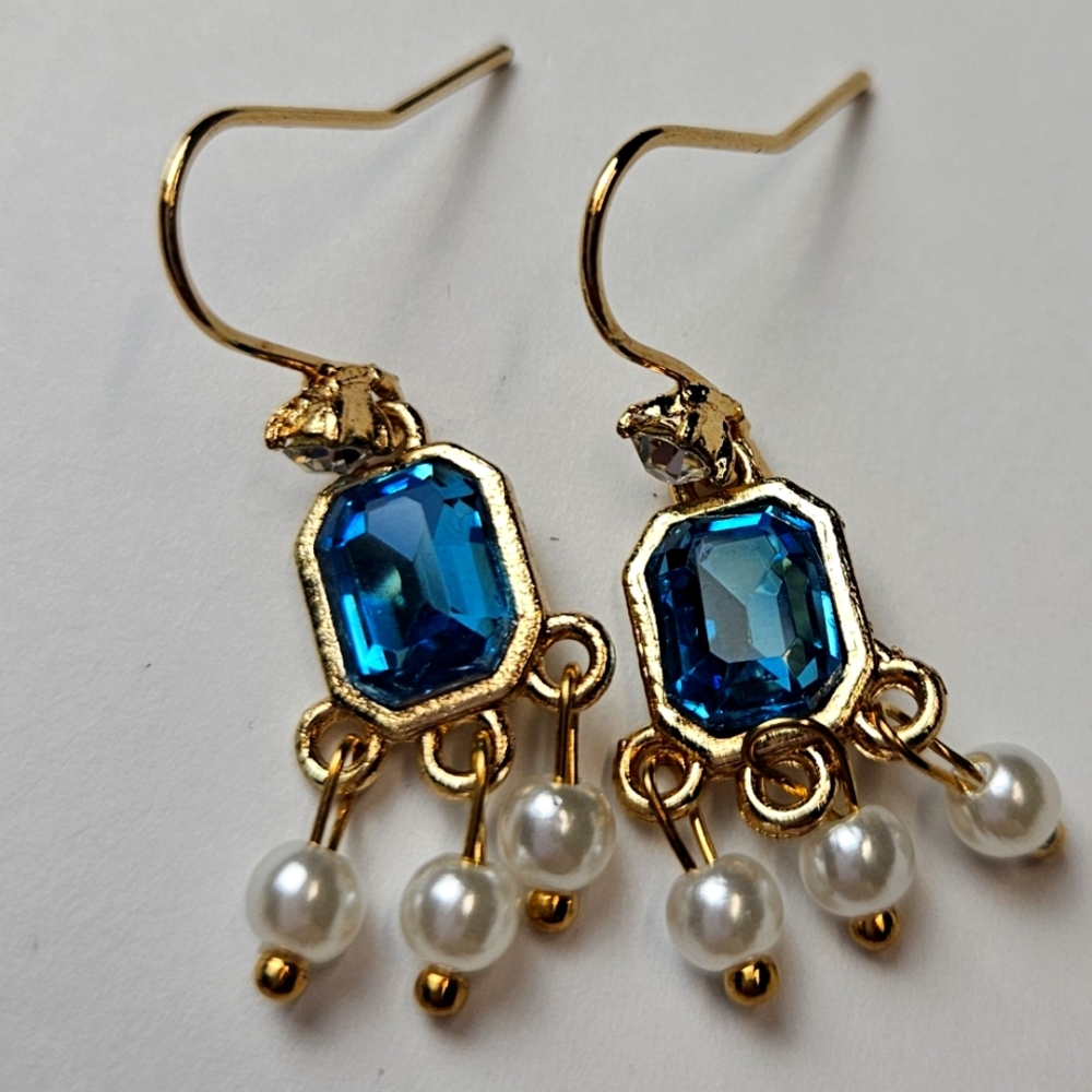 Elegant Blue and Gold Toned Dangle Earrings (NWOT)